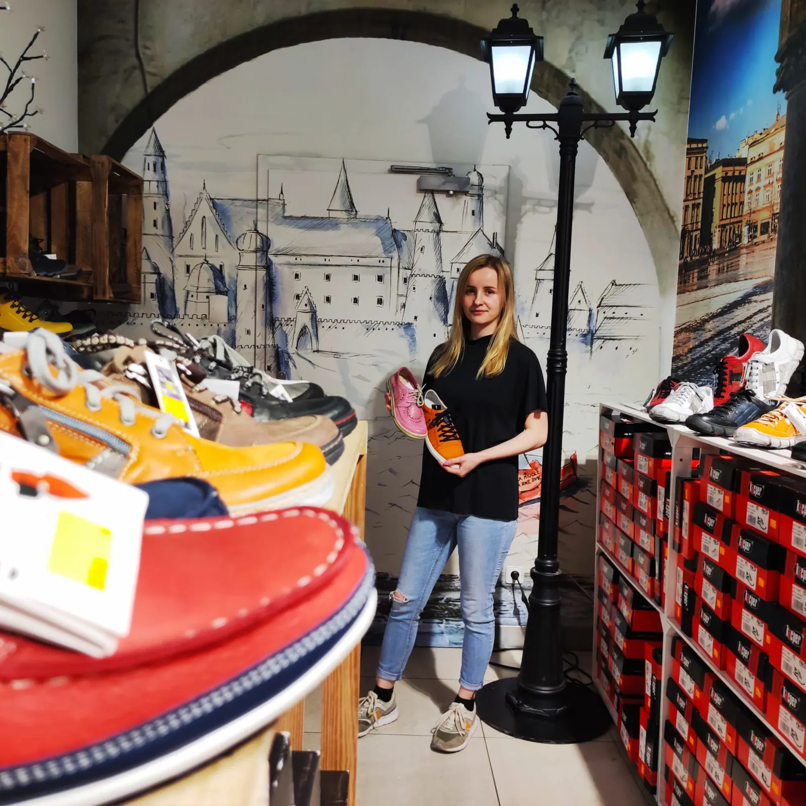 shoe shop close to the Frania Cafe self-service laundry