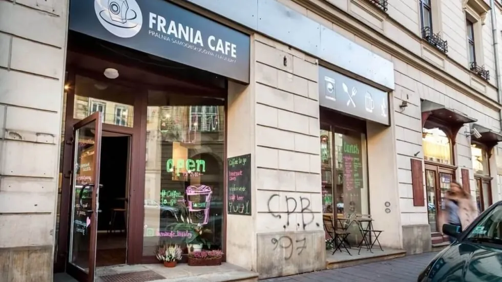 Witryna Frania Cafe przy ulicy Stradomskiej 19